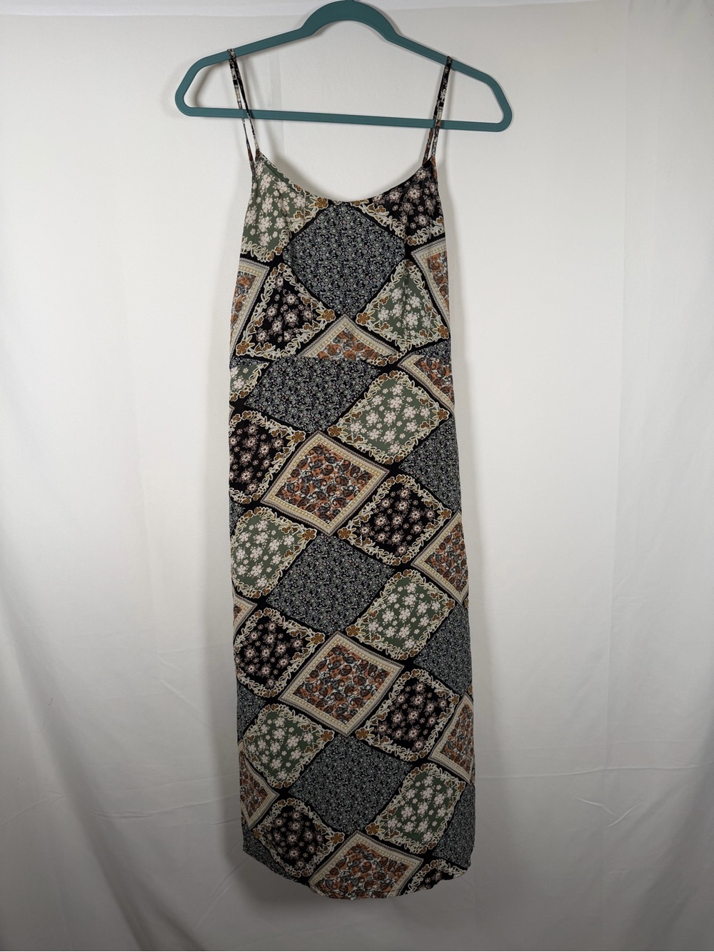 Cider Spaghetti Strap Patchwork‎ Grunge Midi Slip Dress in Green and Black